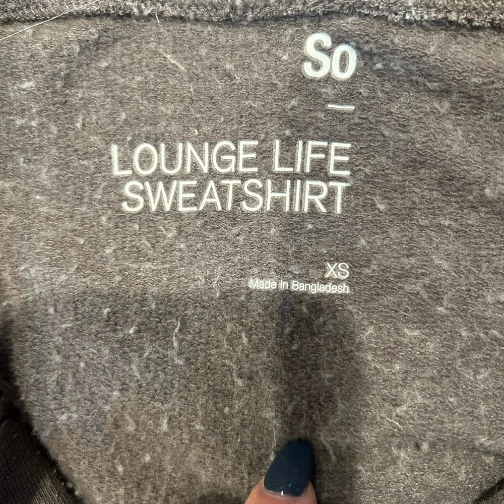 Gray cropped hoodie from lounge life (I think) size xs barely worn - Picture 3 of 5